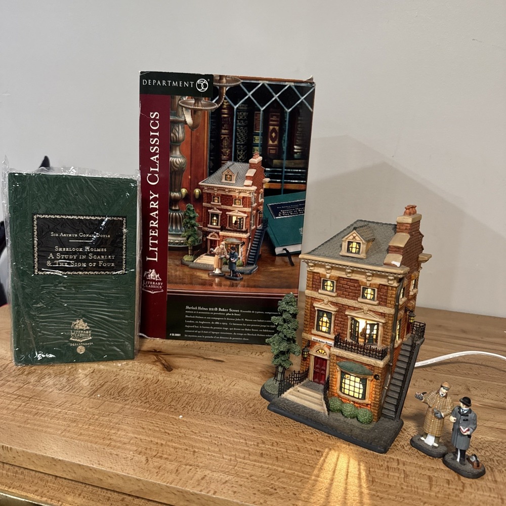 Dept 56 Dicken's Village Series Sherlock Holmes 221B Baker Street #58601 MINT